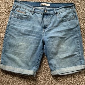 Levi’s 515 Medium Wash Cuffed Shorts